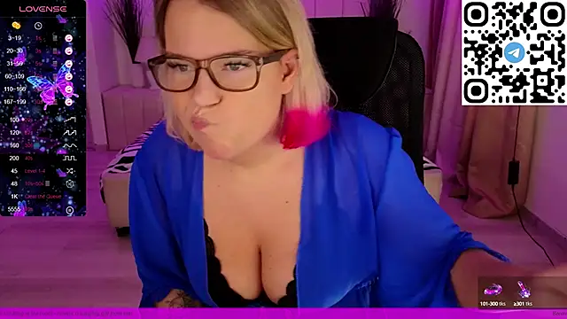 Snapshot of EVAshinyGIRL chatting on 02-05-25, 10:51 EVAshinyGIRL online show from 02-05-25, 10:51