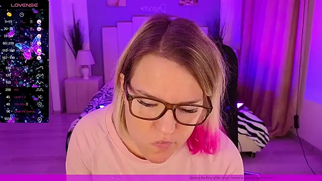 Snapshot of EVAshinyGIRL chatting on 02-09-25, 07:49 EVAshinyGIRL online show from 02-09-25, 07:49