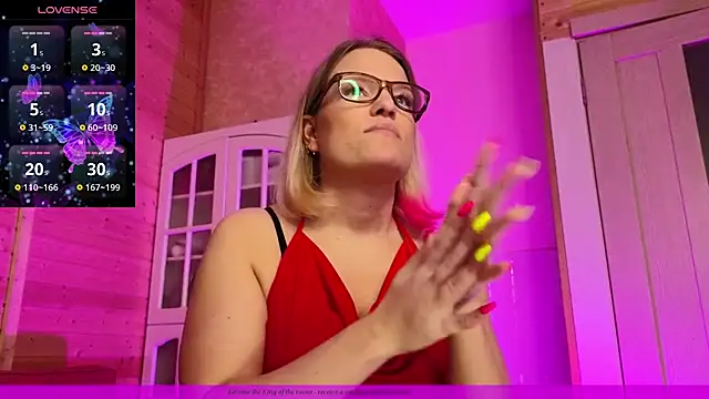 Snapshot of EVAshinyGIRL chatting on 03-13-25, 11:30 EVAshinyGIRL online show from 03-13-25, 11:30