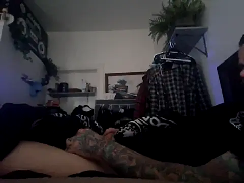 Slunghung79 online show from 10-18-25, 02:29