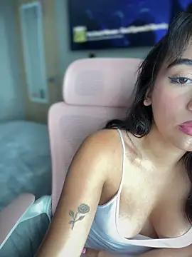 Snapshot of veronicaapink chatting on 02-22-25, 04:30 veronicaapink online show from 02-22-25, 04:30