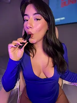 Snapshot of veronicaapink chatting on 03-11-25, 02:54 veronicaapink online show from 03-11-25, 02:54