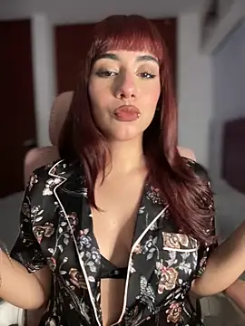 Snapshot of veronicaapink chatting on 10-04-25, 01:36 veronicaapink online show from 10-04-25, 01:36