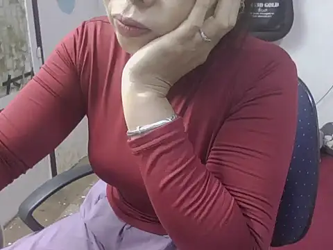 JuliaCiona online show from 11-11-25, 04:01