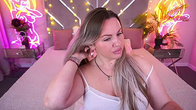 KiraCandyS online show from 04-26-26, 07:44