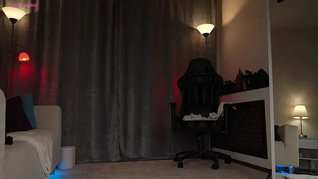 Amely Young online show from 10-05-25, 02:21