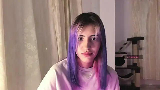 Snapshot of linnie_ chatting on 12-12-24, 08:14 linnie  online show from 12-12-24, 08:14