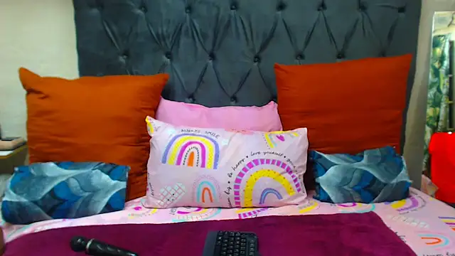 Snapshot of SAVAGExBOO chatting on 02-14-25, 07:23 SAVAGExBOO online show from 02-14-25, 07:23