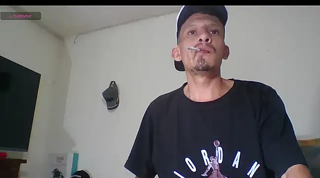 Snapshot of trebollhht chatting on 02-23-25, 02:51 trebollhht online show from 02-23-25, 02:51