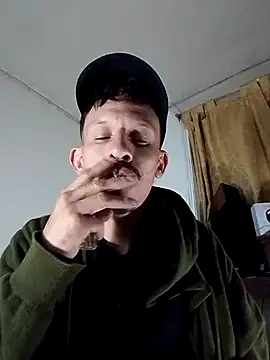 Snapshot of trebollhht chatting on 03-02-25, 03:56 trebollhht online show from 03-02-25, 03:56