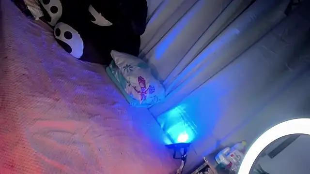 Snapshot of Maryonthemoon chatting on 01-14-25, 07:38 Maryonthemoon online show from 01-14-25, 07:38