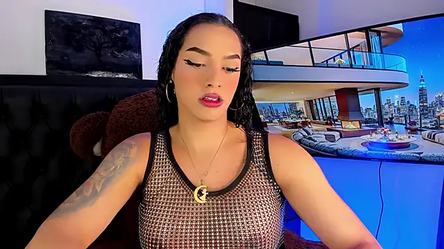 Snapshot of Maryonthemoon chatting on 10-18-25, 01:30 Maryonthemoon online show from 10-18-25, 01:30