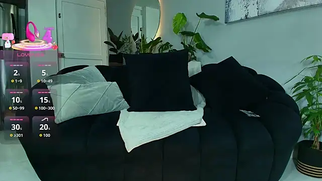 Snapshot of Damon-benet chatting on 10-11-25, 02:11 Damon-benet online show from 10-11-25, 02:11