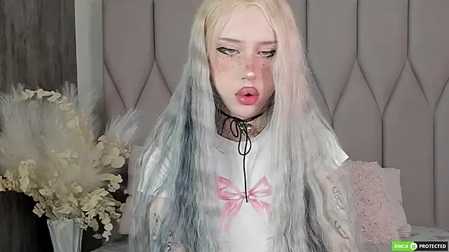 Snapshot of Joy_Barker chatting on 10-13-25, 01:55 Joy Barker online show from 10-13-25, 01:55