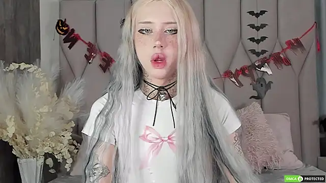 Snapshot of Joy_Barker chatting on 10-14-25, 01:45 Joy Barker online show from 10-14-25, 01:45