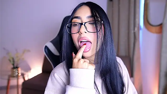 Sara albrecht online show from 12-27-24, 08:07