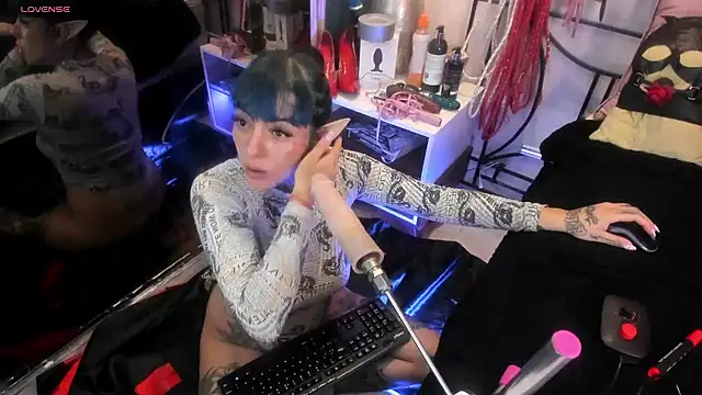 luxifer 666  online show from 02-10-25, 07:49