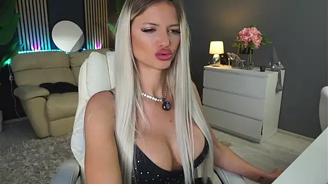Snapshot of SweetBlondy35 chatting on 05-19-26, 07:26 SweetBlondy35 online show from 05-19-26, 07:26