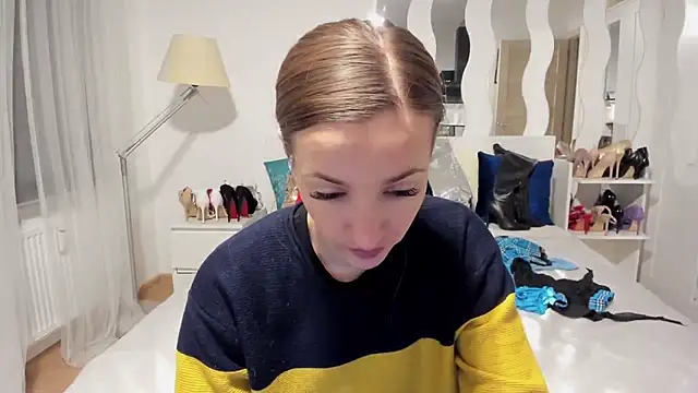 Snapshot of KateRedgar chatting on 02-02-25, 01:30 KateRedgar online show from 02-02-25, 01:30