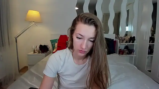 Snapshot of KateRedgar chatting on 02-03-25, 02:02 KateRedgar online show from 02-03-25, 02:02