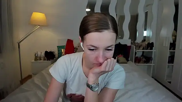 Snapshot of KateRedgar chatting on 02-07-25, 01:43 KateRedgar online show from 02-07-25, 01:43