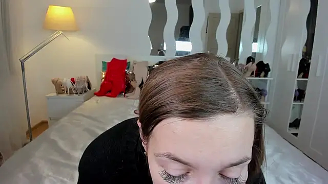 Snapshot of KateRedgar chatting on 02-16-25, 01:49 KateRedgar online show from 02-16-25, 01:49