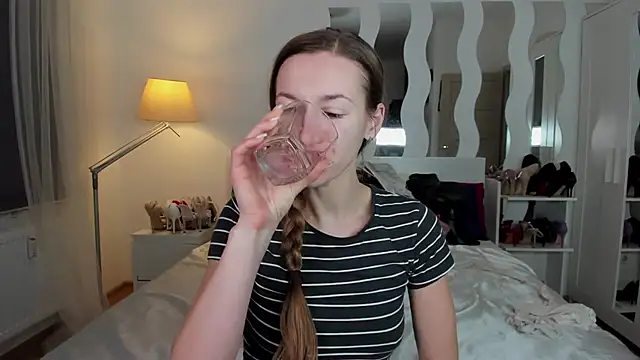 Snapshot of KateRedgar chatting on 02-23-25, 06:01 KateRedgar online show from 02-23-25, 06:01