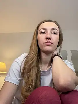 Snapshot of KateRedgar chatting on 03-03-25, 01:31 KateRedgar online show from 03-03-25, 01:31