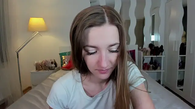 Snapshot of KateRedgar chatting on 03-18-25, 04:48 KateRedgar online show from 03-18-25, 04:48