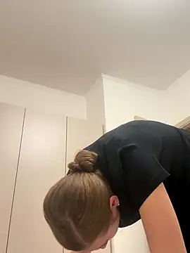 Snapshot of KateRedgar chatting on 10-16-25, 05:14 KateRedgar online show from 10-16-25, 05:14