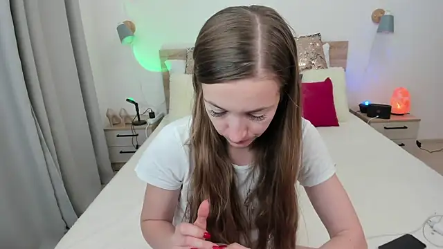 Snapshot of KateRedgar chatting on 10-23-25, 03:00 KateRedgar online show from 10-23-25, 03:00