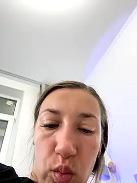 Snapshot of KateRedgar chatting on 12-05-25, 09:18 KateRedgar online show from 12-05-25, 09:18