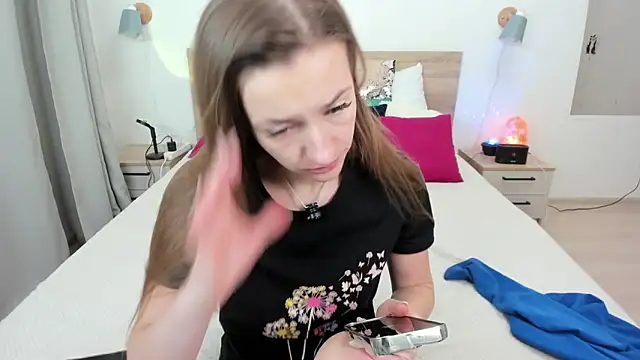 KateRedgar online show from 02-04-26, 02:45