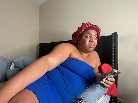 Snapshot of Badgirlbrittt chatting on 03-12-25, 01:03 Badgirlbrittt online show from 03-12-25, 01:03