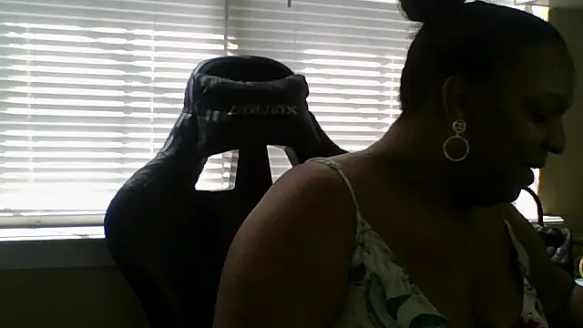 Snapshot of Badgirlbrittt chatting on 09-25-25, 04:43 Badgirlbrittt online show from 09-25-25, 04:43