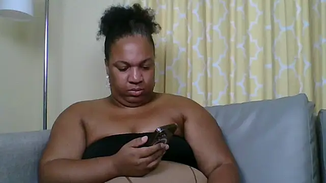 Snapshot of Badgirlbrittt chatting on 10-08-25, 12:52 Badgirlbrittt online show from 10-08-25, 12:52