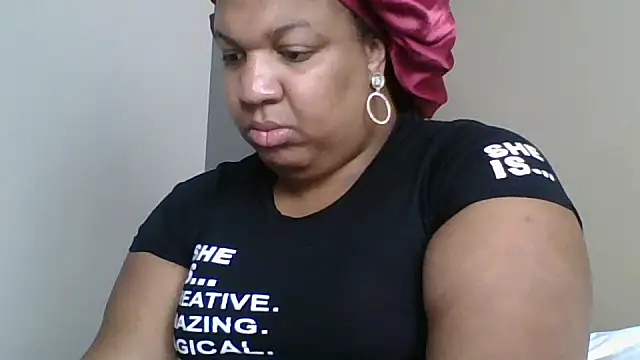 Snapshot of Badgirlbrittt chatting on 10-14-25, 01:45 Badgirlbrittt online show from 10-14-25, 01:45