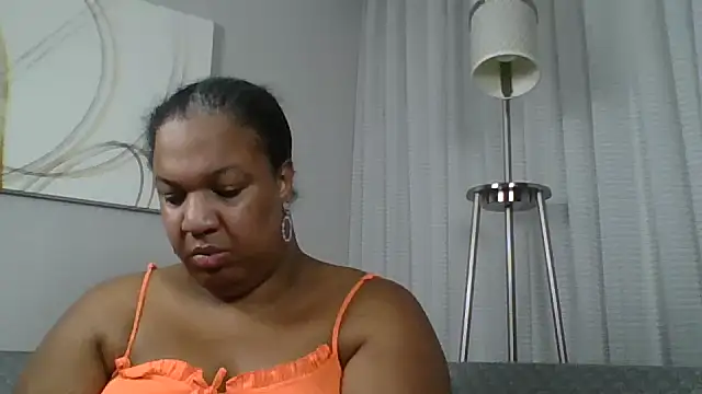 Snapshot of Badgirlbrittt chatting on 10-24-25, 04:47 Badgirlbrittt online show from 10-24-25, 04:47