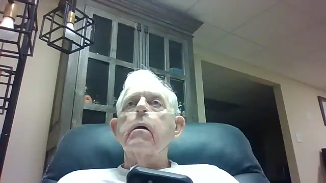 Snapshot of bootlegmanz chatting on 05-07-26, 03:28 bootlegmanz online show from 05-07-26, 03:28