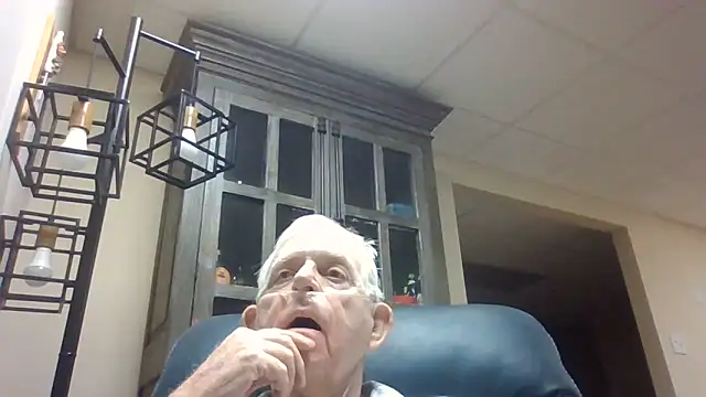 Snapshot of bootlegmanz chatting on 05-11-26, 05:10 bootlegmanz online show from 05-11-26, 05:10