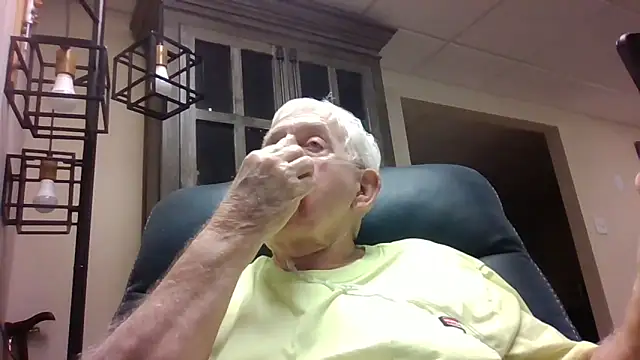 Snapshot of bootlegmanz chatting on 05-16-26, 03:03 bootlegmanz online show from 05-16-26, 03:03