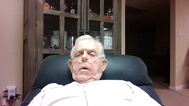 Snapshot of bootlegmanz chatting on 05-17-26, 02:57 bootlegmanz online show from 05-17-26, 02:57