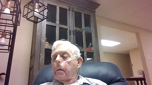 Snapshot of bootlegmanz chatting on 05-18-26, 01:39 bootlegmanz online show from 05-18-26, 01:39
