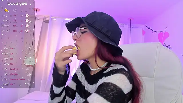 Snapshot of sophiecherry_ chatting on 12-07-24, 07:32 sophiecherry online show from 12-07-24, 07:32