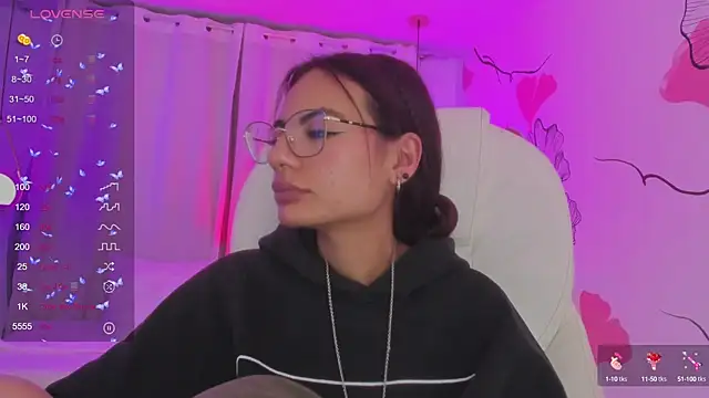 Snapshot of sophiecherry_ chatting on 12-21-24, 12:20 sophiecherry online show from 12-21-24, 12:20