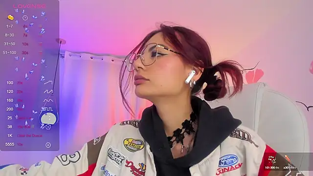 Snapshot of sophiecherry_ chatting on 01-10-25, 09:31 sophiecherry online show from 01-10-25, 09:31