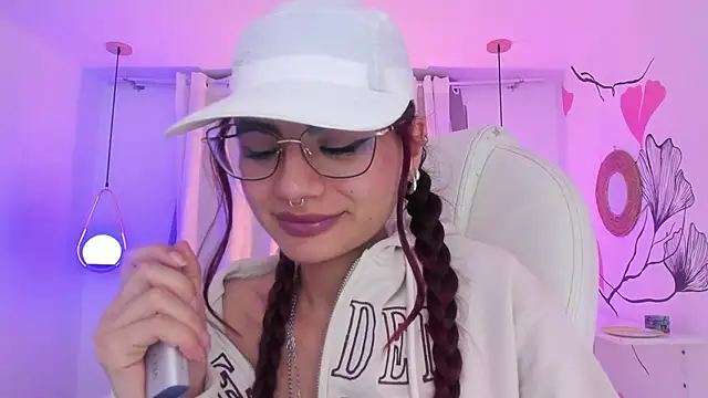 Snapshot of sophiecherry_ chatting on 01-31-25, 10:20 sophiecherry online show from 01-31-25, 10:20