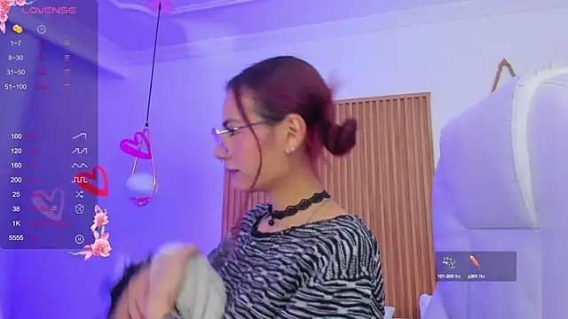 Snapshot of sophiecherry_ chatting on 03-01-25, 04:58 sophiecherry online show from 03-01-25, 04:58