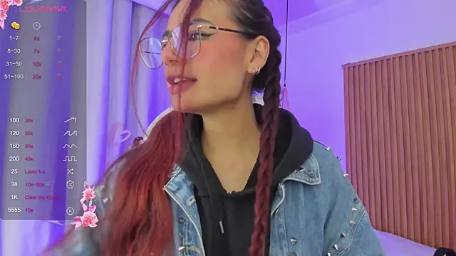 Snapshot of sophiecherry_ chatting on 03-06-25, 05:35 sophiecherry online show from 03-06-25, 05:35