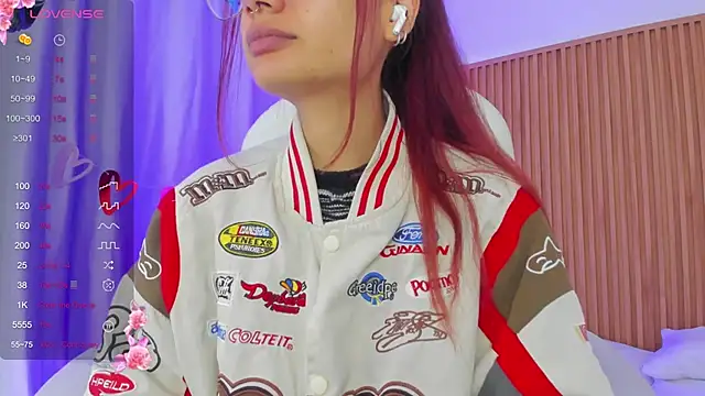 Snapshot of sophiecherry_ chatting on 03-09-25, 05:44 sophiecherry online show from 03-09-25, 05:44